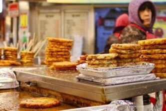 street food market seul comer comida callejera