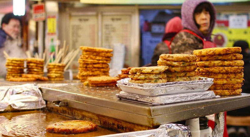 street food market seul comer comida callejera